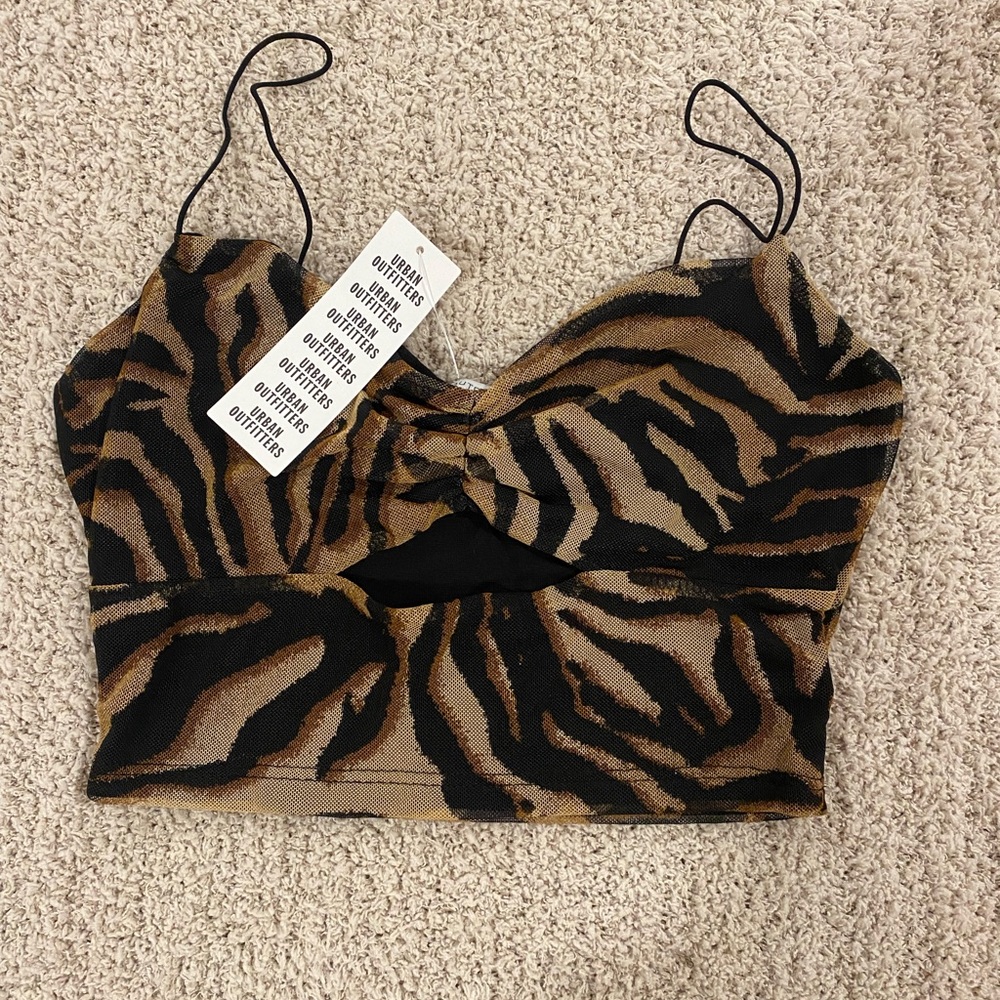 NWT: urban outfitters going out top